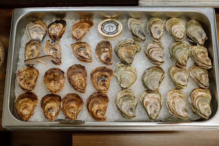 SIP & SHUCK - Oyster Shucking Class/ A pochi passi dalle navi da crociera