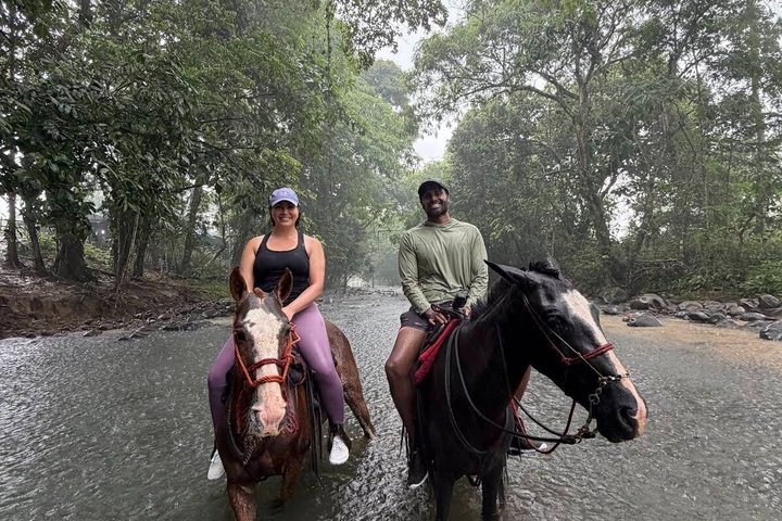 Horseback Riding Adventure i La Fortuna med River Crossings