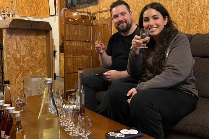 Fra Gifu Private Sake Brewery Tour med en Masu Box souvenir