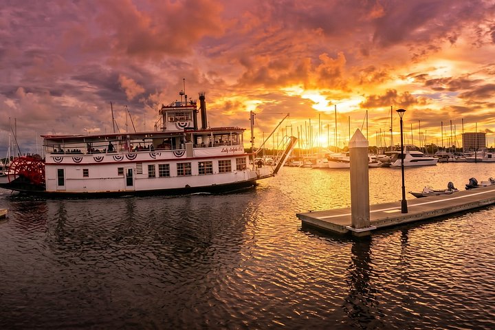 Hoteller i nærheden af Daytona Beach Dinner Cruise on the Lady Dolphin