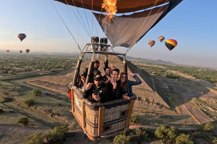 Ballongfly + Grotta frokost + Teotihuacan tur fra Mexico City