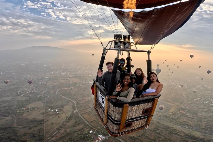 Ballongfly + Grotta frokost + Teotihuacan tur fra Mexico City