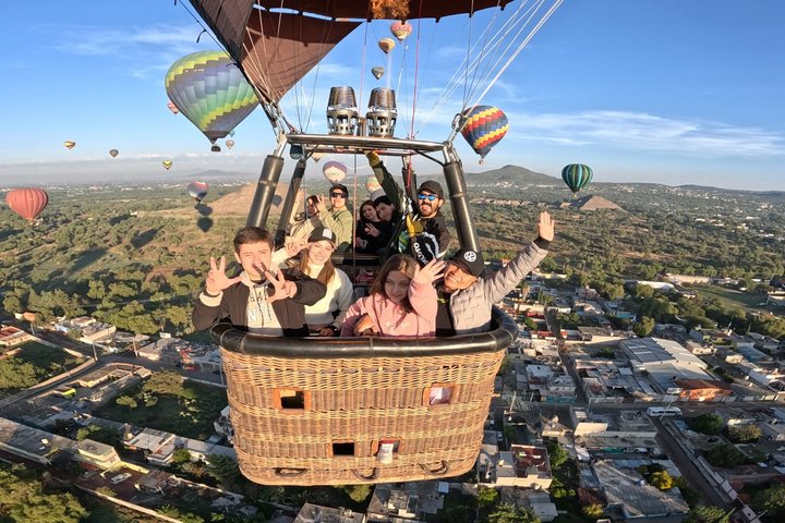 Ballongfly + Grotta frokost + Teotihuacan tur fra Mexico City
