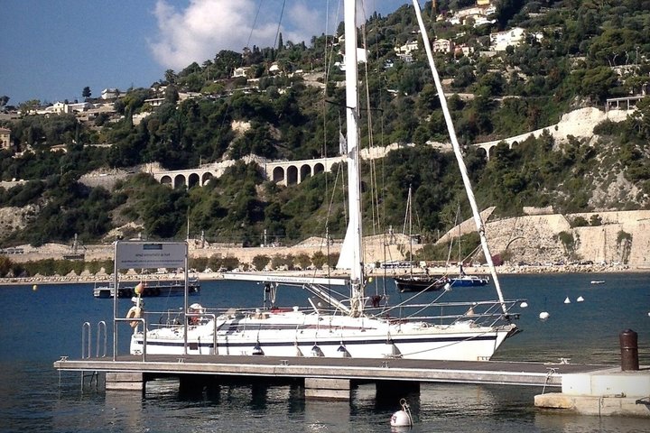 Avistamiento de ballenas a vela en el Santuario de Pelagos