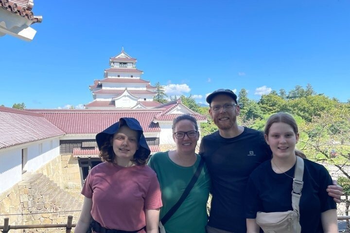 Aizu aangepaste privétour met auto met gelicentieerde Gids