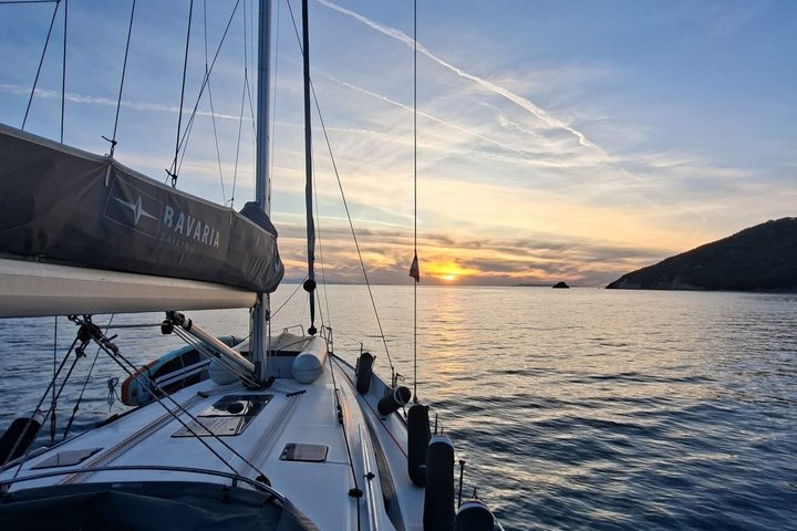 Viaje diario en velero por la isla de Elba