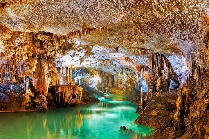 Private Tour to Jeita Grotto, Harissa and Saint Charbel