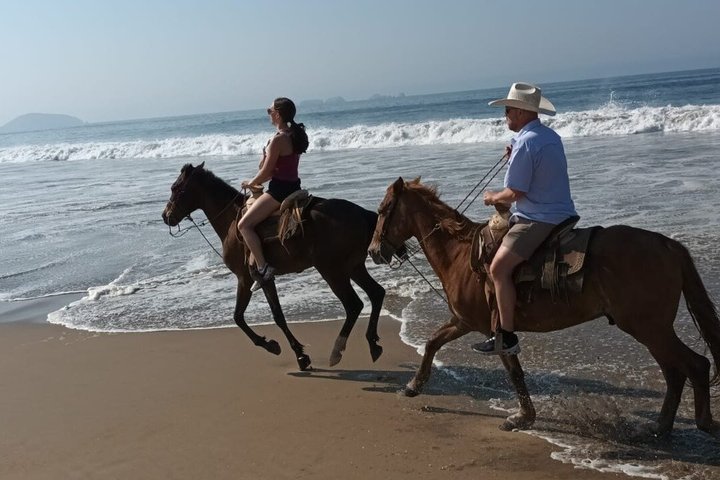 Excursão privada a cavalo em Ixtapa Zihuatanejo em Playa Larga