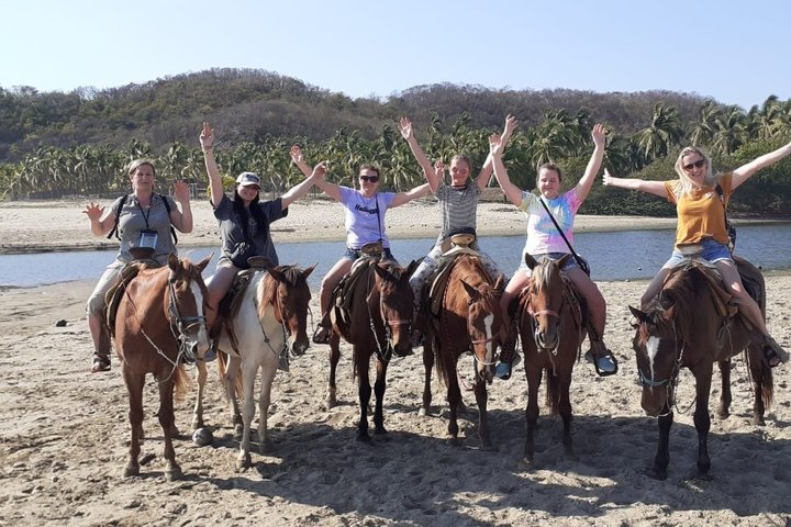 Excursão privada a cavalo em Ixtapa Zihuatanejo em Playa Larga