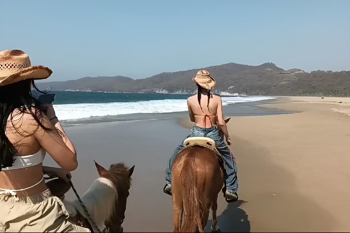 Excursão privada a cavalo em Ixtapa Zihuatanejo em Playa Larga