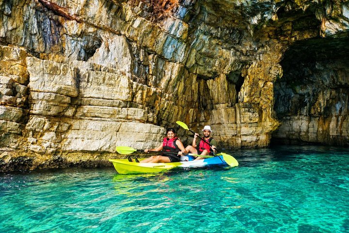 KAYAK & SNORKEL ÄVENTYR - Havsgrottor och Vilda Kusten Utforska