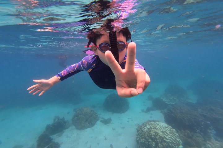 Tour de snorkeling de baixa temporada de Koh Lipe em barco longtail tradicional