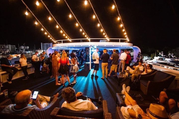 Crucero nocturno en yate por Clearwater Beach
