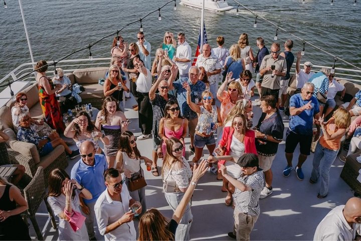 Crucero nocturno en yate por Clearwater Beach