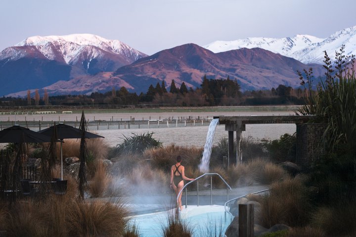 Premium bare for voksne varme bassenger med swim up bar og restaurant