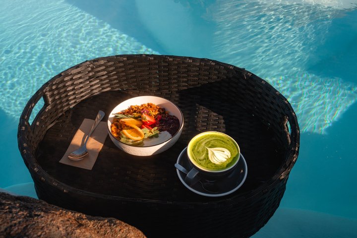 Premium bare for voksne varme bassenger med swim up bar og restaurant