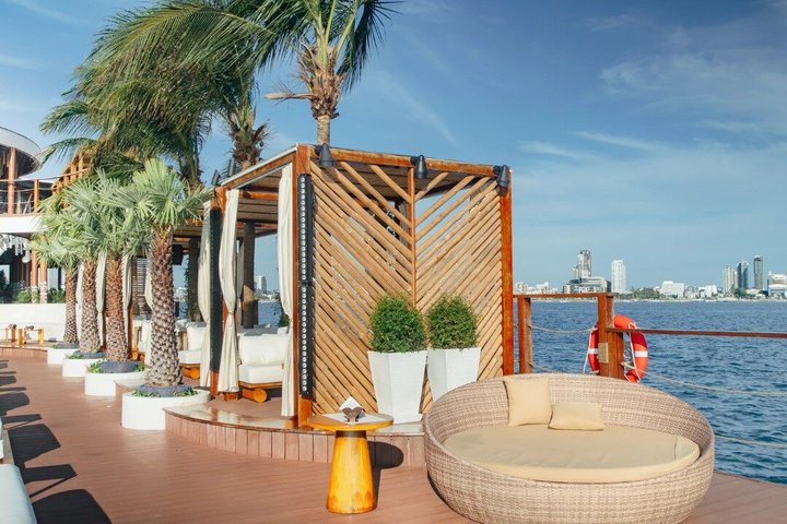 Pattaya SINA Beach Club Siège privé avec vue sur l'océan et la piscine
