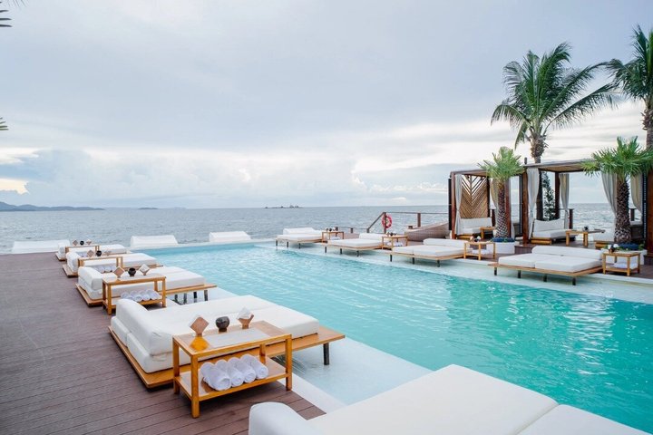 Pattaya SINA Beach Club Siège privé avec vue sur l'océan et la piscine