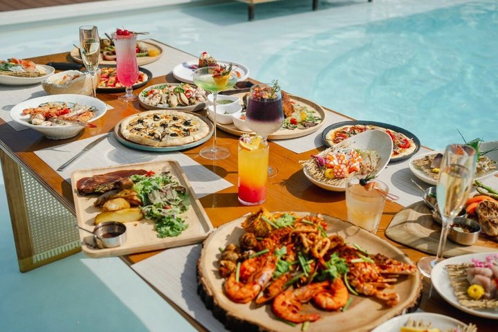 Pattaya SINA Beach Club Siège privé avec vue sur l'océan et la piscine