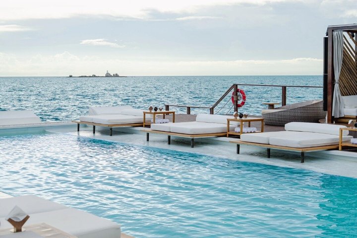 Pattaya SINA Beach Club Siège privé avec vue sur l'océan et la piscine