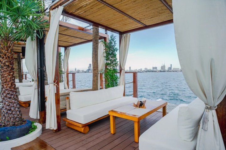 Pattaya SINA Beach Club Siège privé avec vue sur l'océan et la piscine