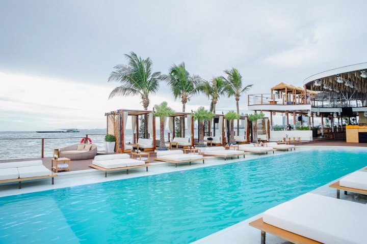 Pattaya SINA Beach Club Siège privé avec vue sur l'océan et la piscine