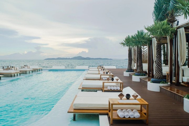 Pattaya SINA Beach Club Siège privé avec vue sur l'océan et la piscine