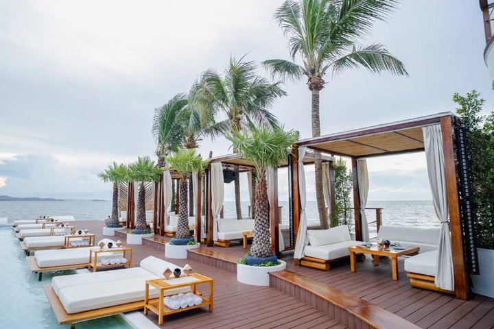 Pattaya SINA Beach Club Siège privé avec vue sur l'océan et la piscine
