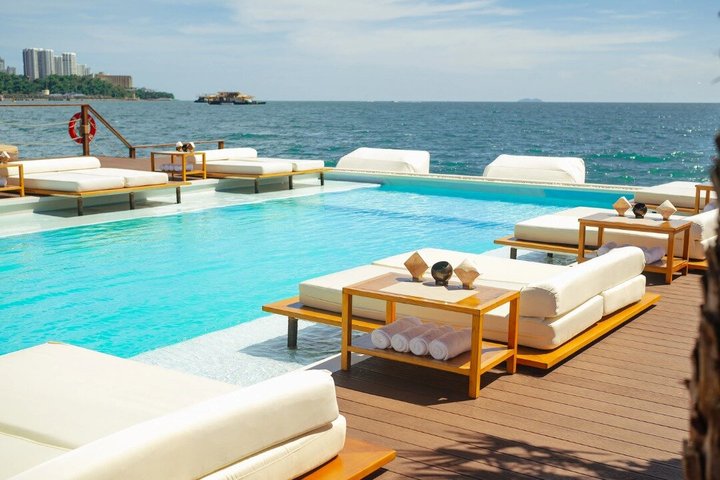 Pattaya SINA Beach Club Siège privé avec vue sur l'océan et la piscine