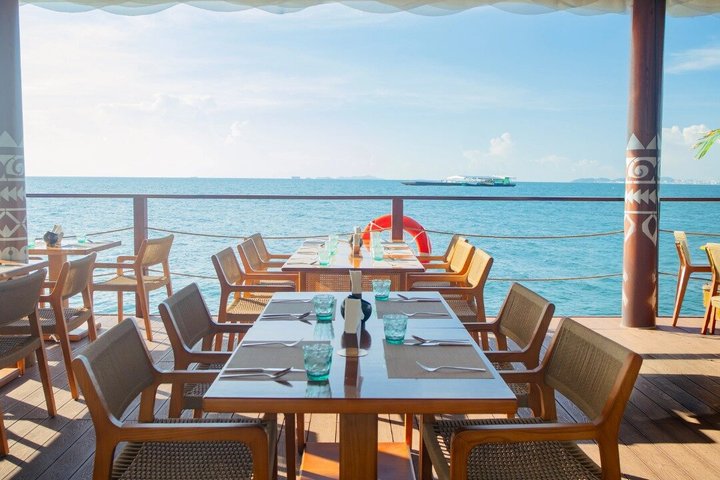 Pattaya SINA Beach Club Siège privé avec vue sur l'océan et la piscine