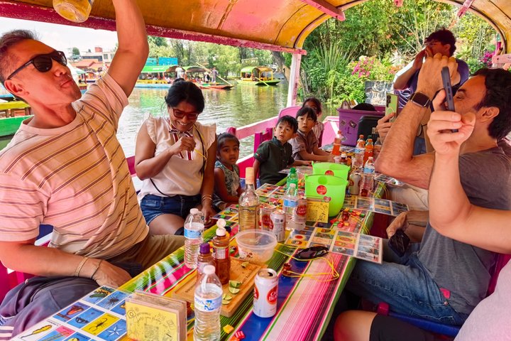 Excursion privée en bateau pour les familles à Mexico et Xochimilco (UNESCO)