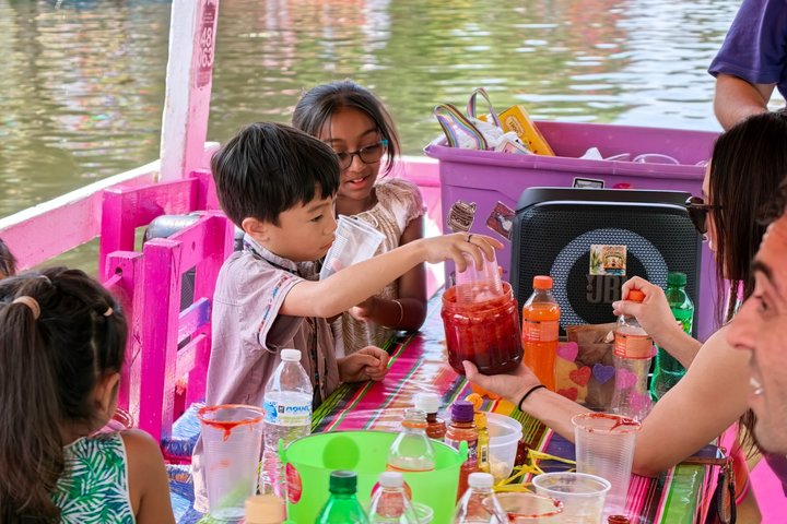 Excursion privée en bateau pour les familles à Mexico et Xochimilco (UNESCO)