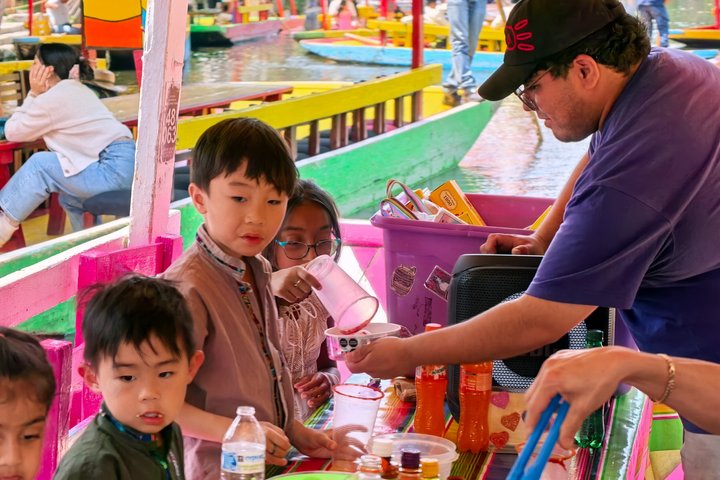 Excursion privée en bateau pour les familles à Mexico et Xochimilco (UNESCO)