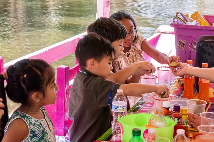 Excursion privée en bateau pour les familles à Mexico et Xochimilco (UNESCO)