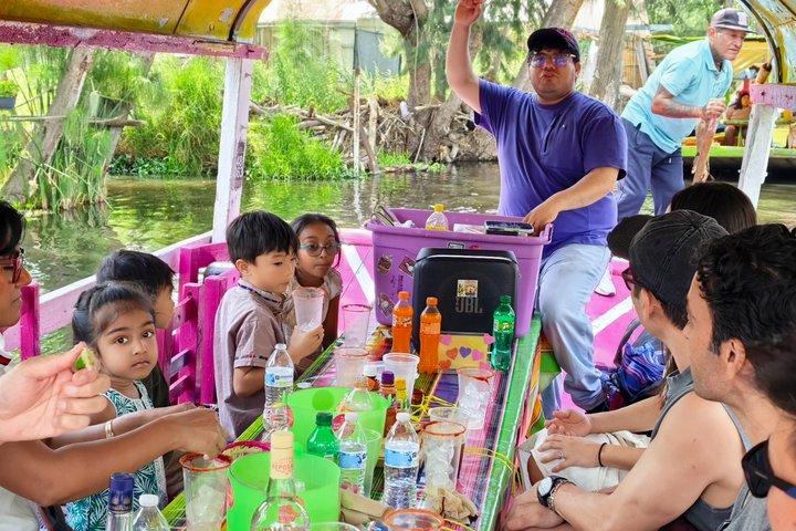 Excursion privée en bateau pour les familles à Mexico et Xochimilco (UNESCO)