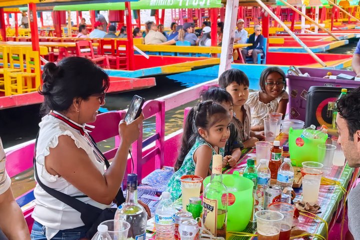 Excursion privée en bateau pour les familles à Mexico et Xochimilco (UNESCO)