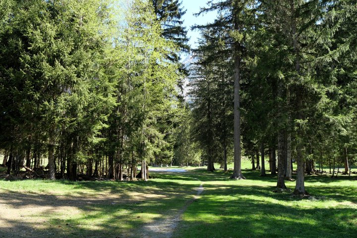 Clases de Pilates en Chamonix: al aire libre con vistas al Mont Blanc.