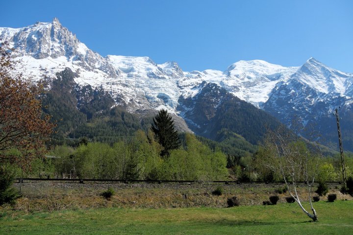 Clases de Pilates en Chamonix: al aire libre con vistas al Mont Blanc.
