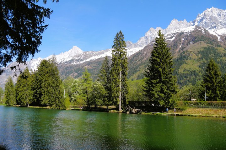 Clases de Pilates en Chamonix: al aire libre con vistas al Mont Blanc.