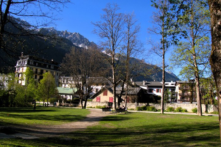 Clases de Pilates en Chamonix: al aire libre con vistas al Mont Blanc.