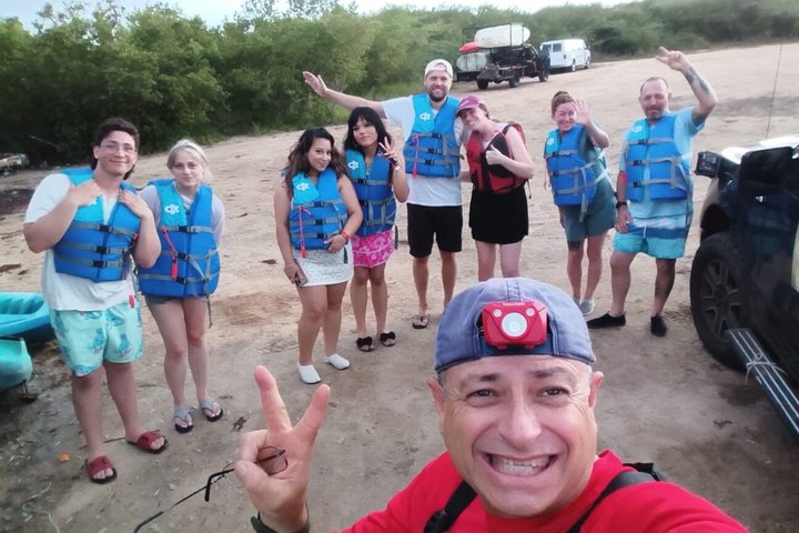 Tour de Dindin’s Biobay Tours-CLEAR BOTTOM KAYAKS en Mosquito Bay