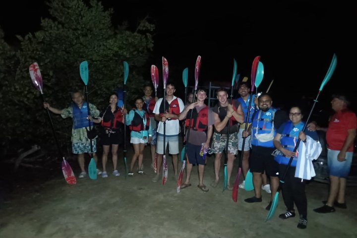 Tour de Dindin’s Biobay Tours-CLEAR BOTTOM KAYAKS en Mosquito Bay