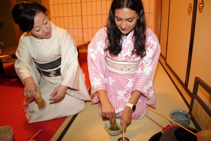Experiencia privada de kimono y ceremonia del té en Inuyama Castle Town