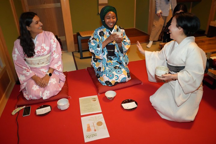 Experiencia privada de kimono y ceremonia del té en Inuyama Castle Town