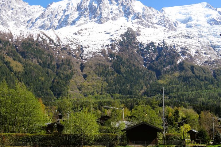 Clases de Pilates en Chamonix: al aire libre con vistas al Mont Blanc.