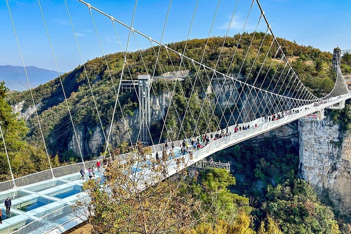1 - 2 dages tur med alt inklusive: Mt Avatar, Glass Bridge, Mt Tianmen