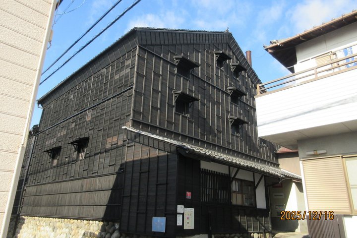 Fra Gifu Private Sake Brewery Tour med en Masu Box souvenir