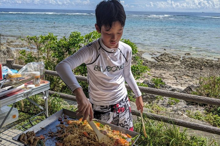 Skjulte strender i Okinawa: Sjøkajakk, snorkling og grill-eventyr