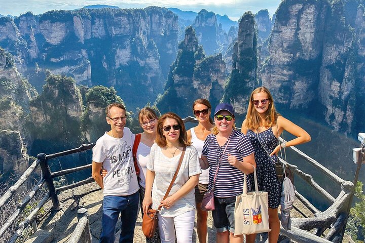 1 - 2 dages tur med alt inklusive: Mt Avatar, Glass Bridge, Mt Tianmen