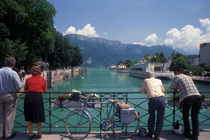 Tour a piedi del lago di Annecy con crociera sul lago